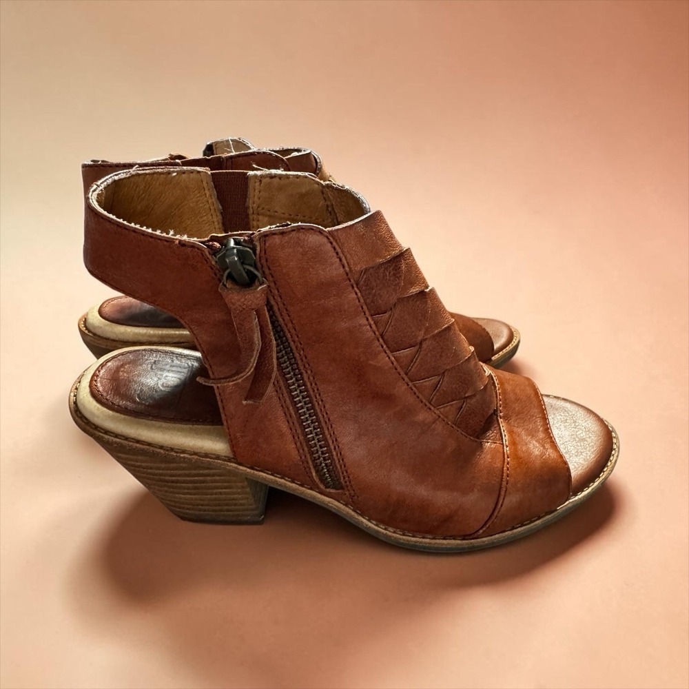 Sofft Brown Leather Peep Toe Heeled Sandals Women Size 8M Woven Block Heel
